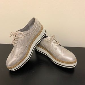 Women’s shoes